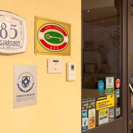Parking Hotel Giardino Ливорно Екстериор снимка