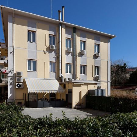 Parking Hotel Giardino Ливорно Екстериор снимка