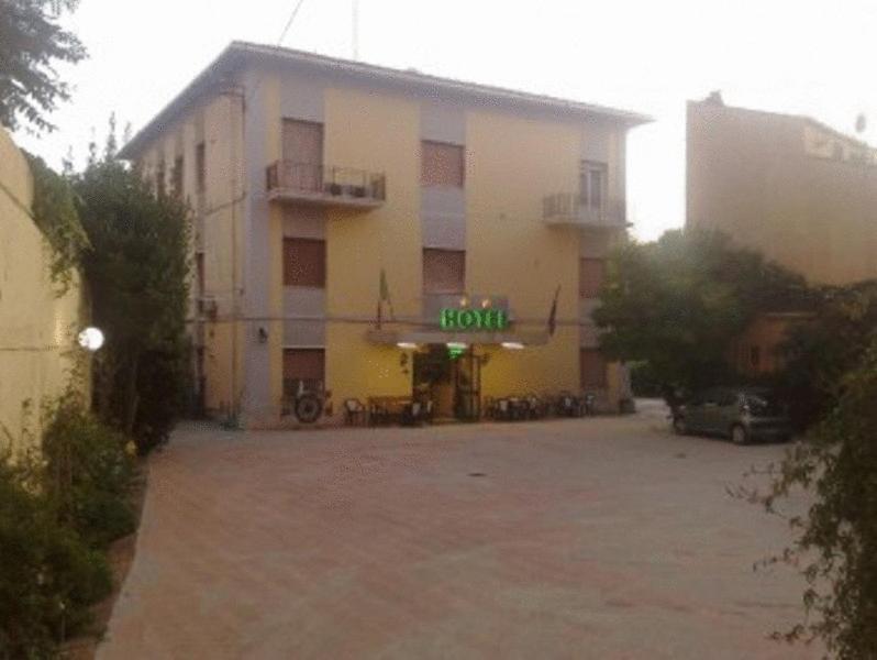 Parking Hotel Giardino Ливорно Екстериор снимка