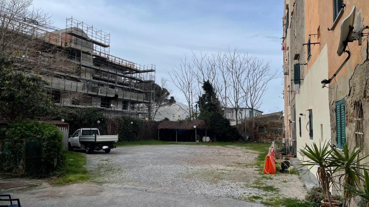 Parking Hotel Giardino Ливорно Екстериор снимка
