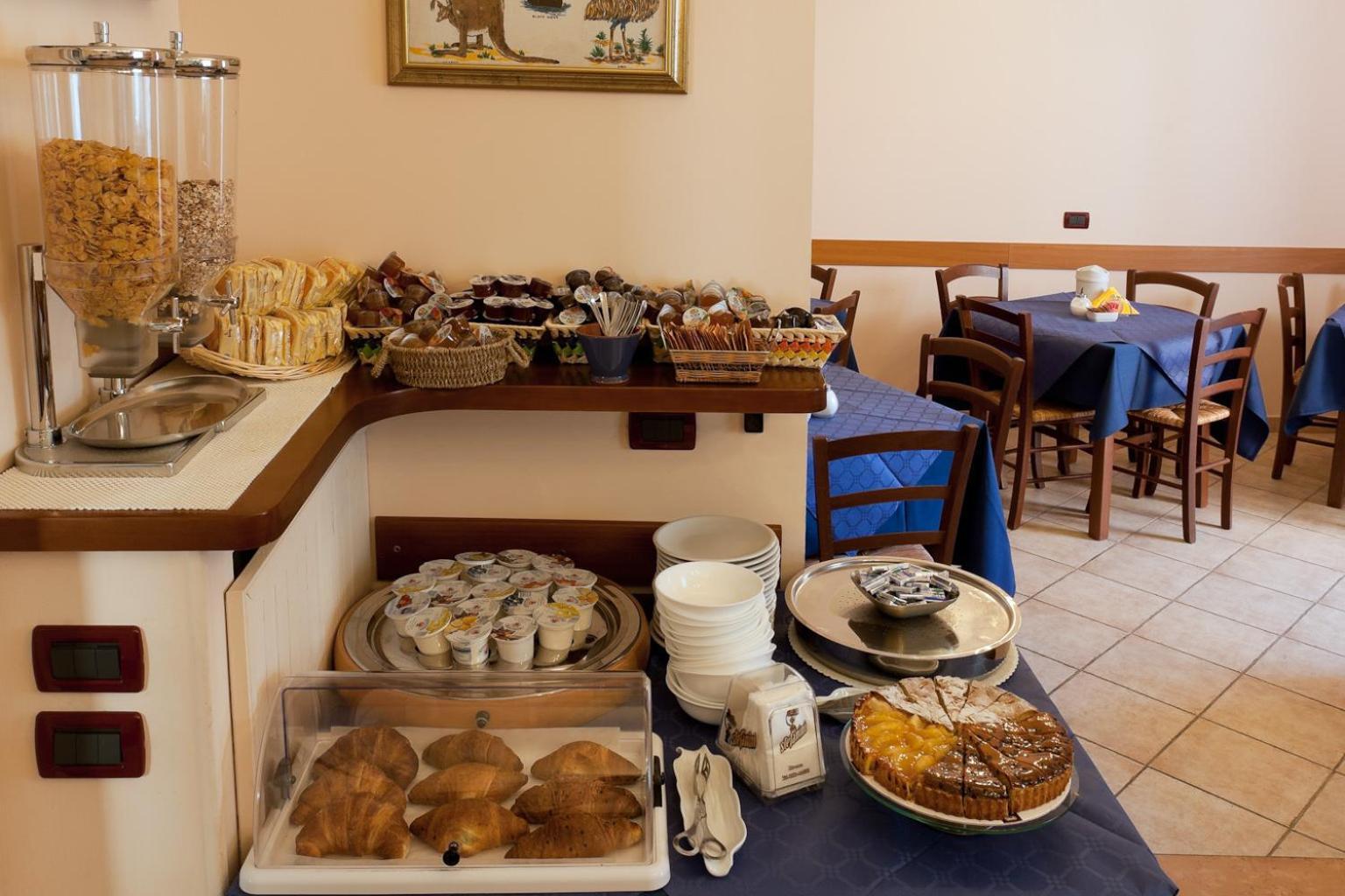 Parking Hotel Giardino Ливорно Екстериор снимка