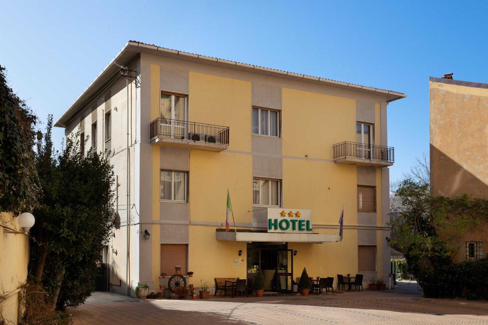 Parking Hotel Giardino Ливорно Екстериор снимка
