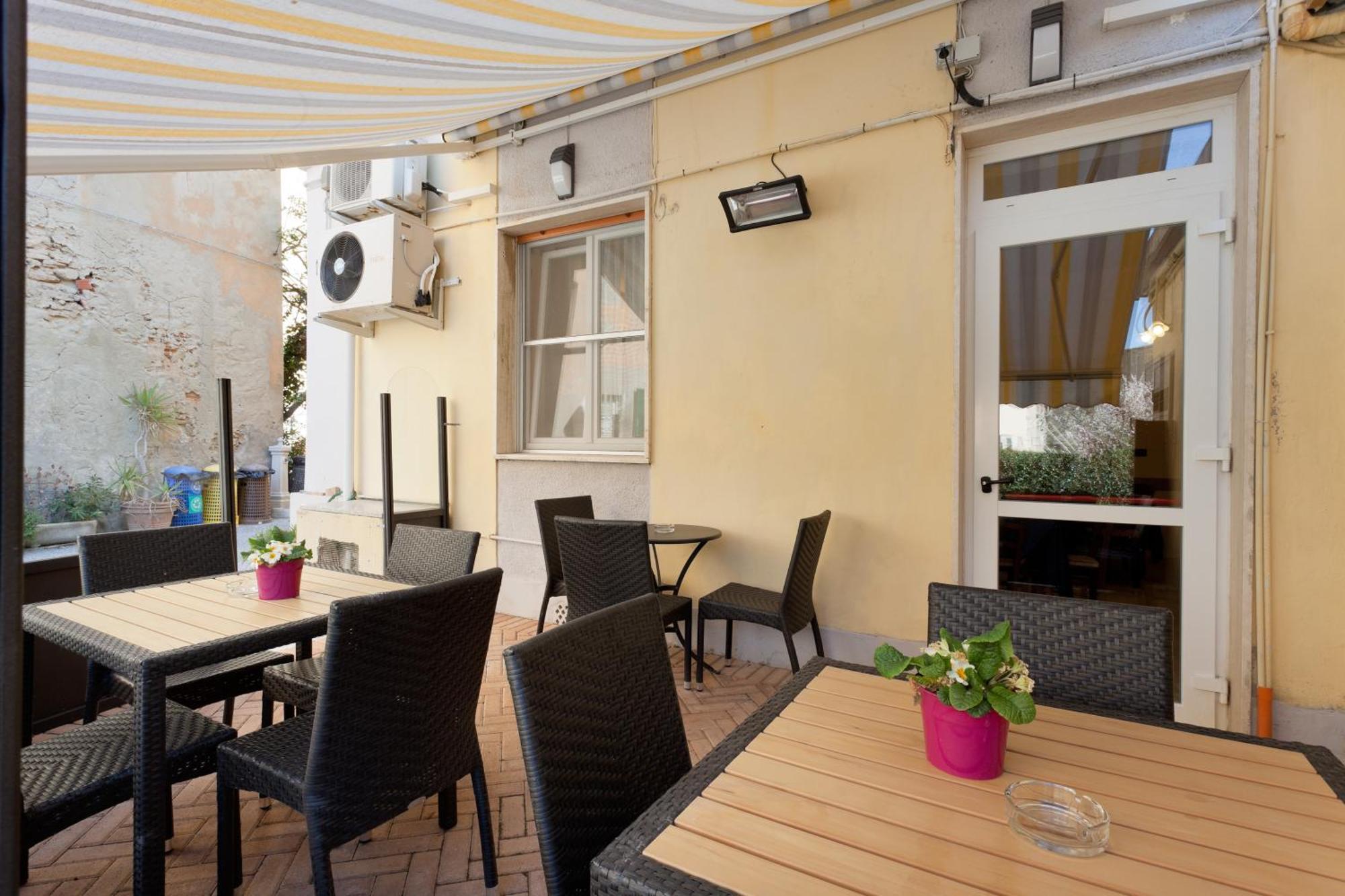 Parking Hotel Giardino Ливорно Екстериор снимка