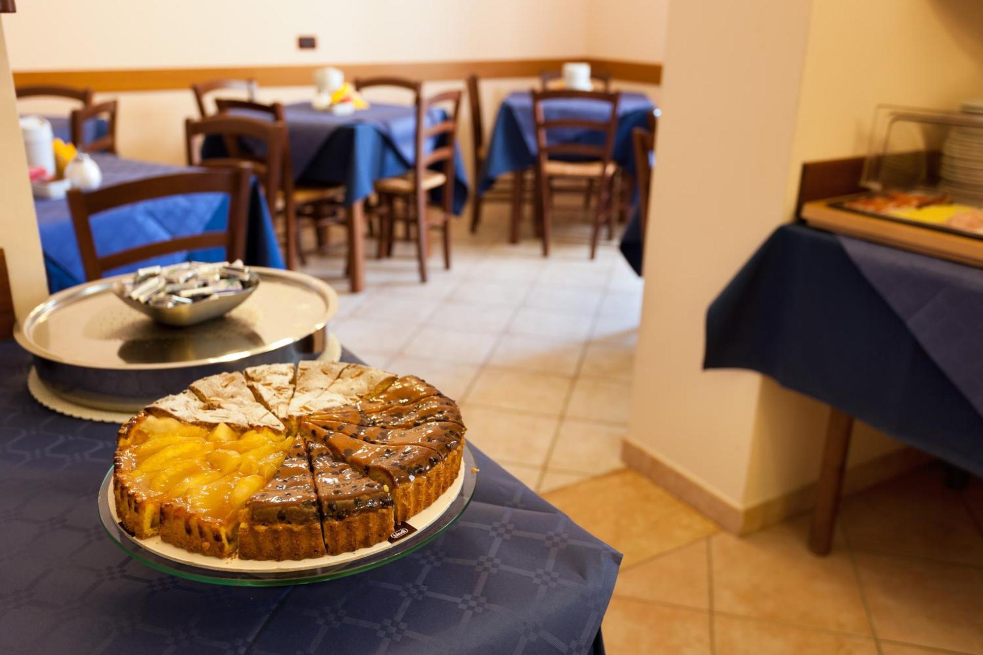 Parking Hotel Giardino Ливорно Екстериор снимка