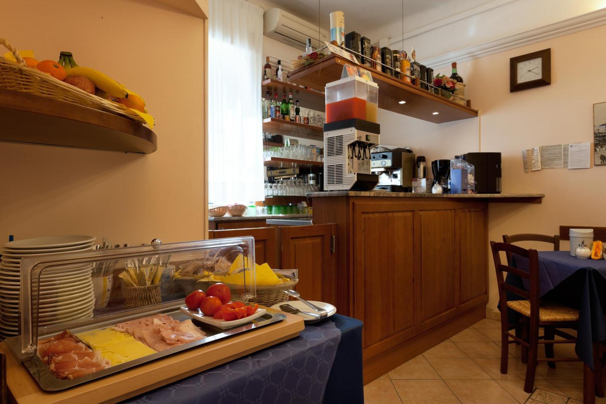 Parking Hotel Giardino Ливорно Екстериор снимка