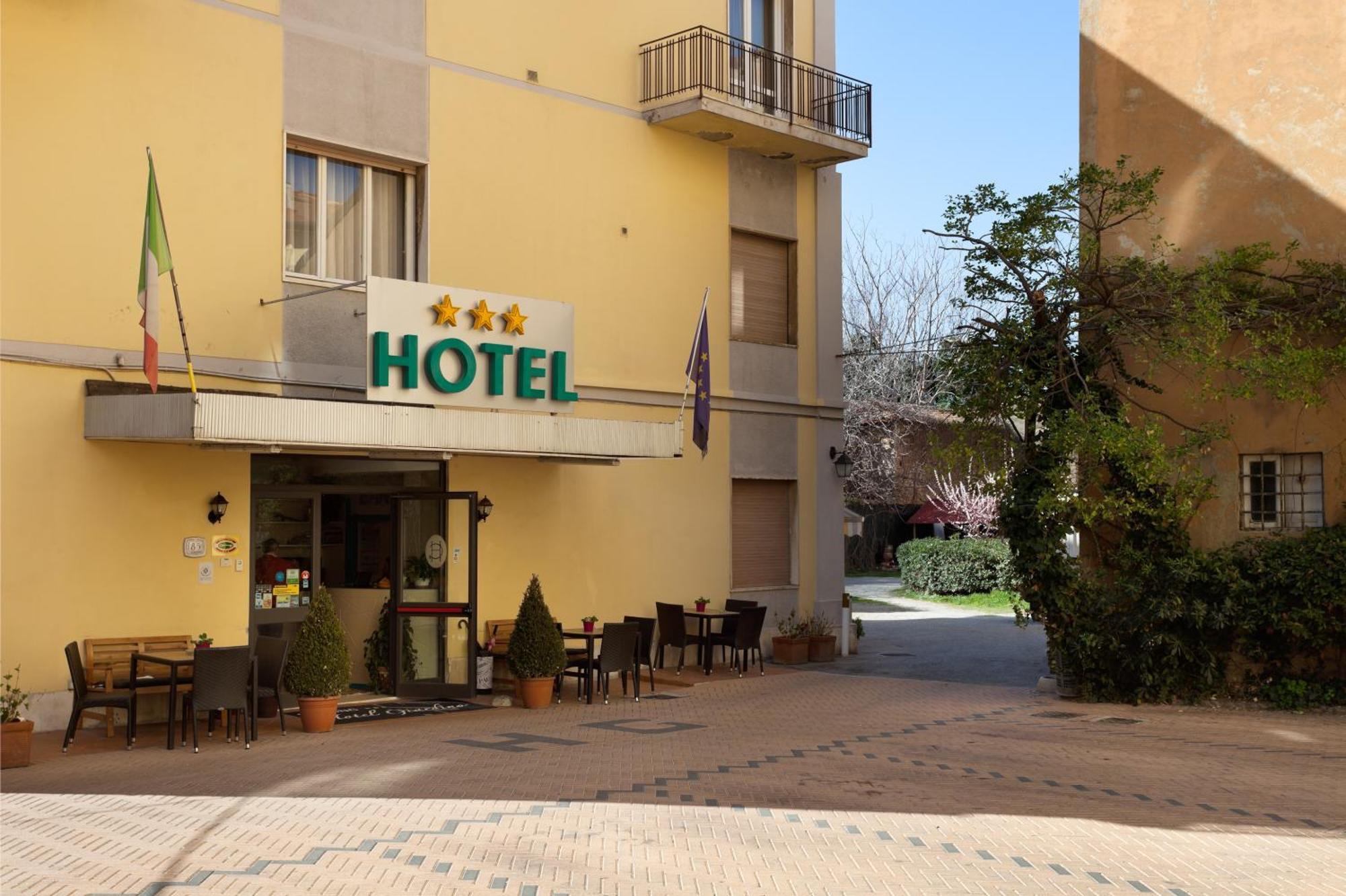 Parking Hotel Giardino Ливорно Екстериор снимка