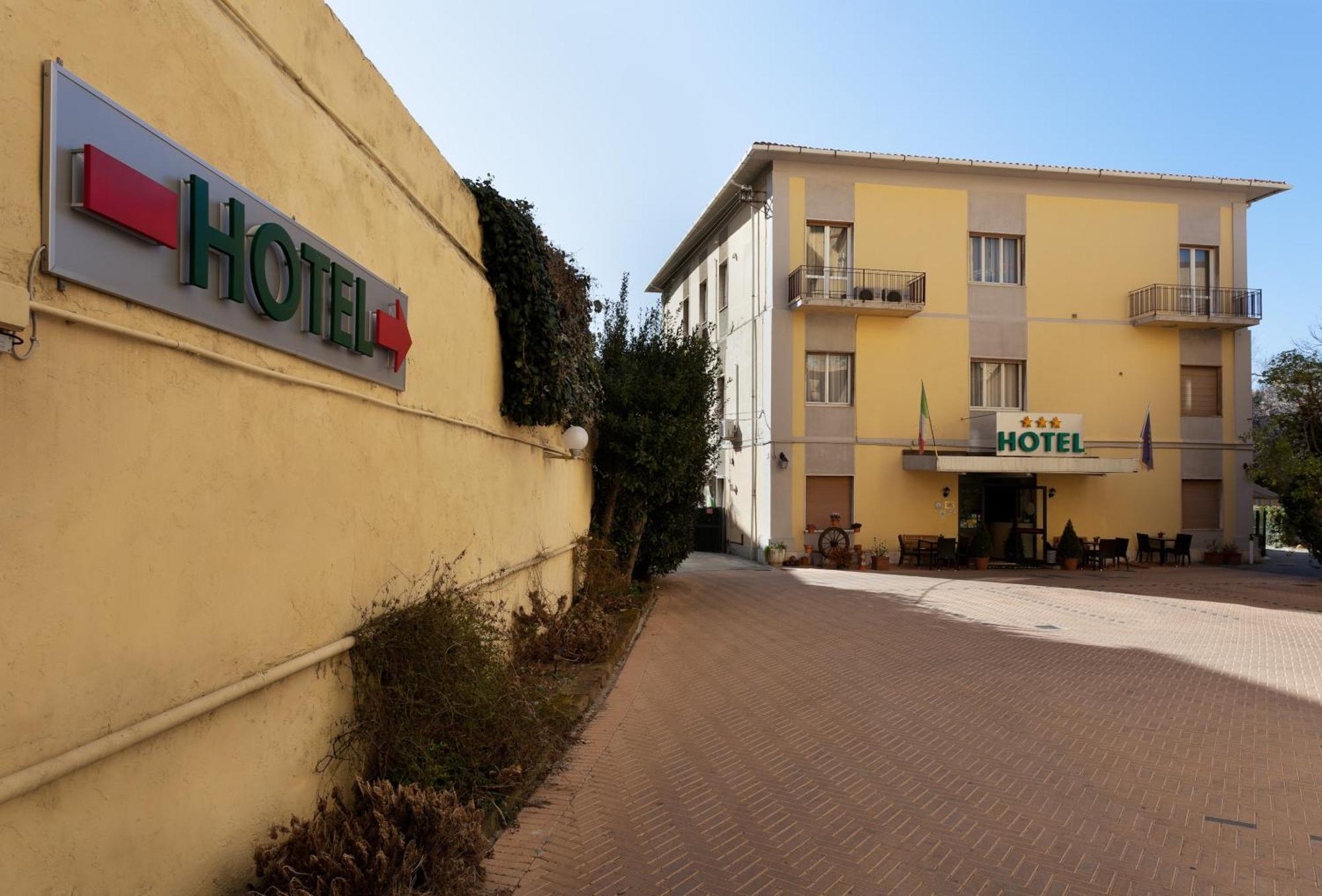 Parking Hotel Giardino Ливорно Екстериор снимка