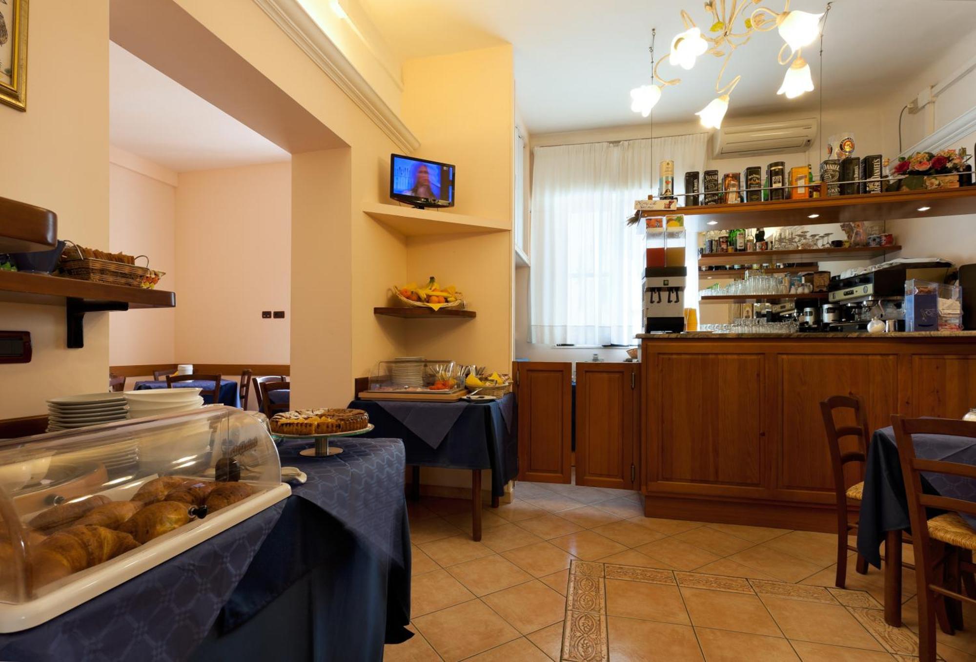 Parking Hotel Giardino Ливорно Екстериор снимка