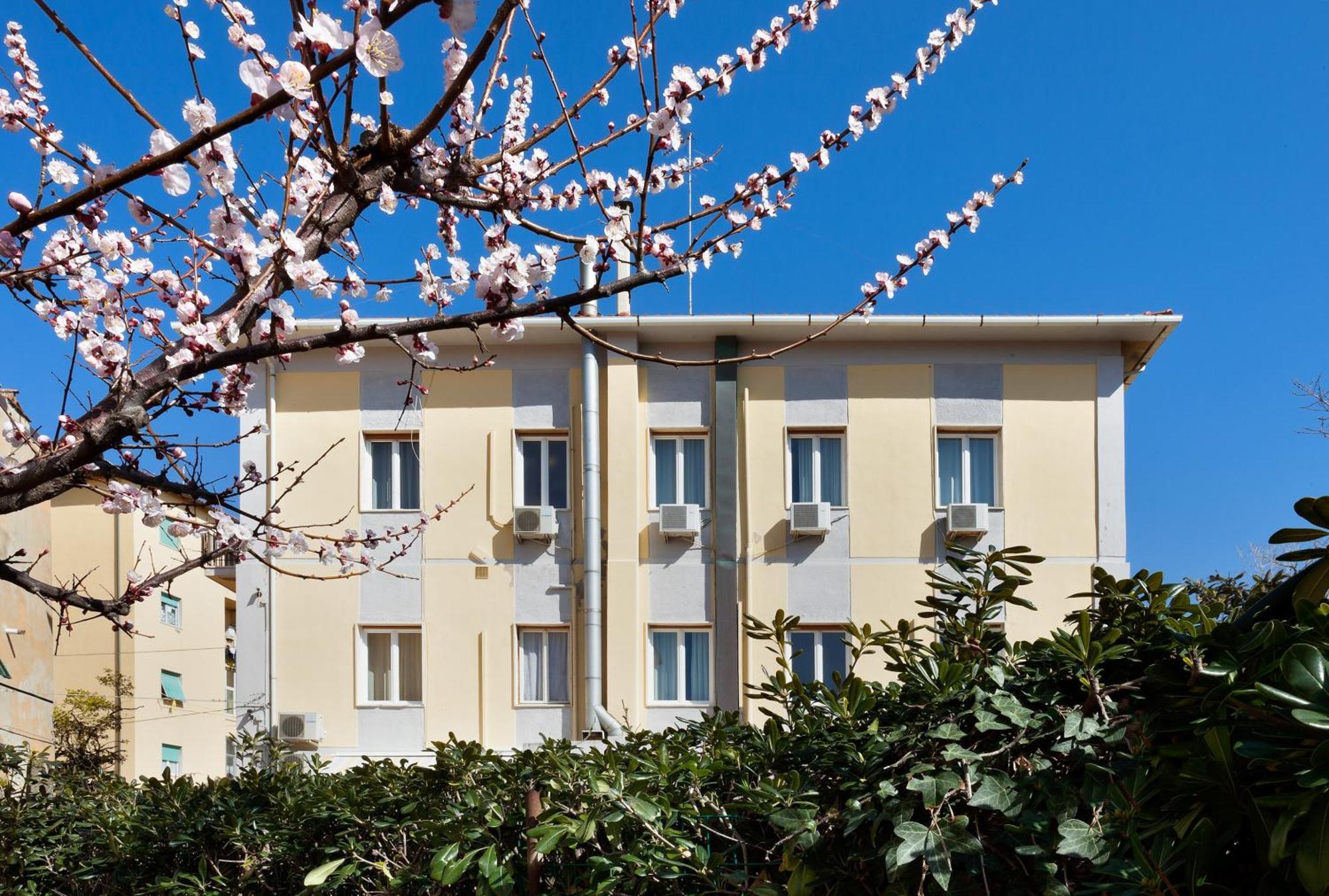Parking Hotel Giardino Ливорно Екстериор снимка