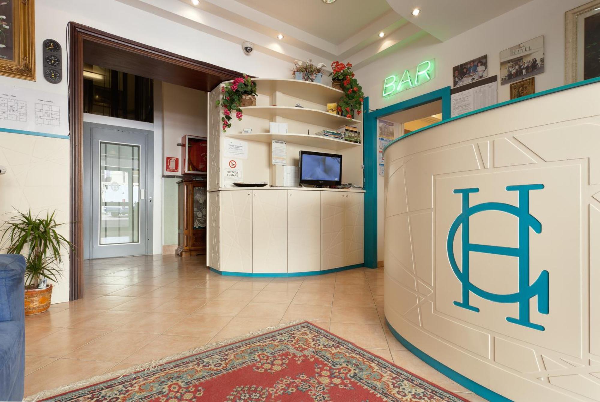 Parking Hotel Giardino Ливорно Екстериор снимка